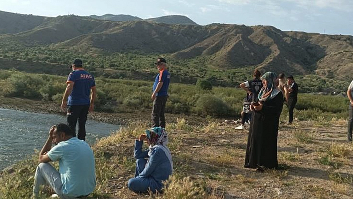 Elazığ'da Acılı Bekleyiş Sürüyor