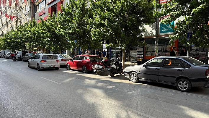Elazığ'da ana caddelerde park sorunu çileye dönüştü