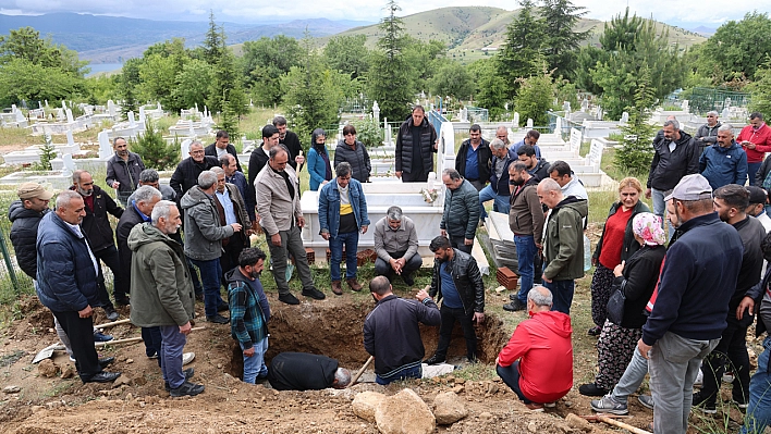 Elazığ'da Anneler Gününde Cesedi Bulunmuştu, Talihsiz Kadının Cansız Bedeni Toprağa Verildi