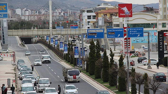 Elazığ'da Arabasına Binen Oraya Gidiyor: Yetişen Alır Kısa Zaman Sonra Bitecek