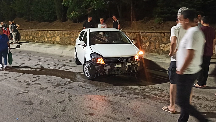 Elazığ'da Araç Duvara Çarptı, Sürücüsü Yaralandı