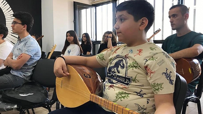 Elazığ'da Bağlama Kursları Devam Ediyor