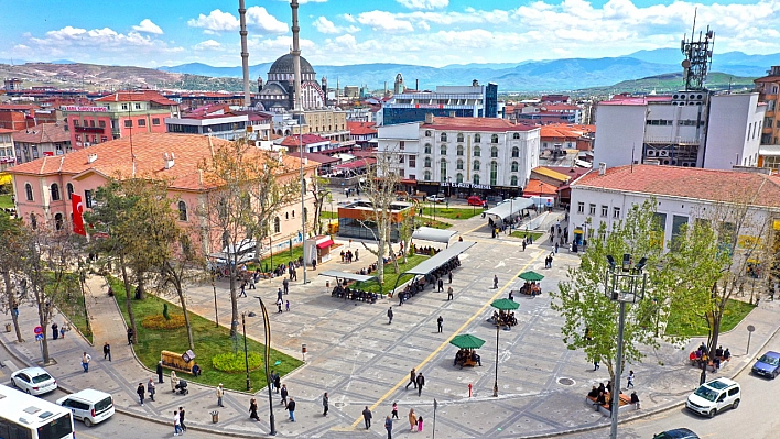 Elazığ'da Bahar Sizi Kör Edebilir