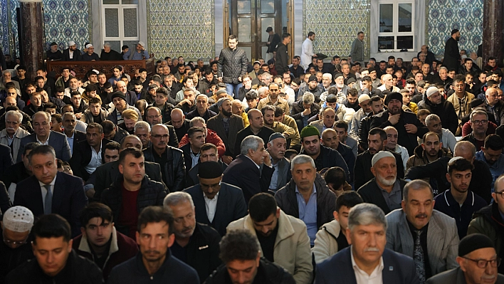 Elazığ'da Bayram Namazında Camiler Doldu Taştı