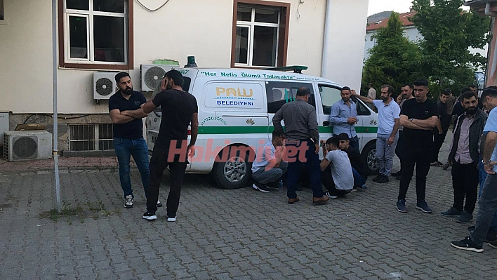 Elazığ'da bir genç tartıştığı babasını öldürdü annesini ağır yaraladı