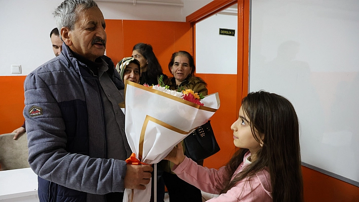 Elazığ'da Bir Kurs Merkezine Giden 4. Sınıf Öğrencilerinden Duygusal Sözler