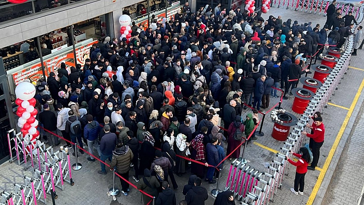 Elazığ'da büyük indirim: Yüzlerce kişi sıra bekliyor!