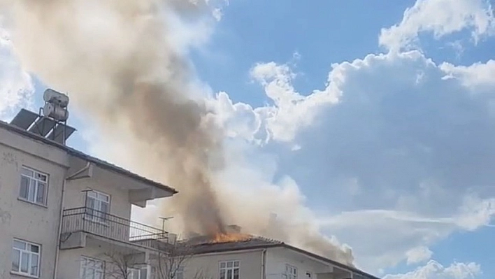 Elazığ'da çatı yangını korkuttu