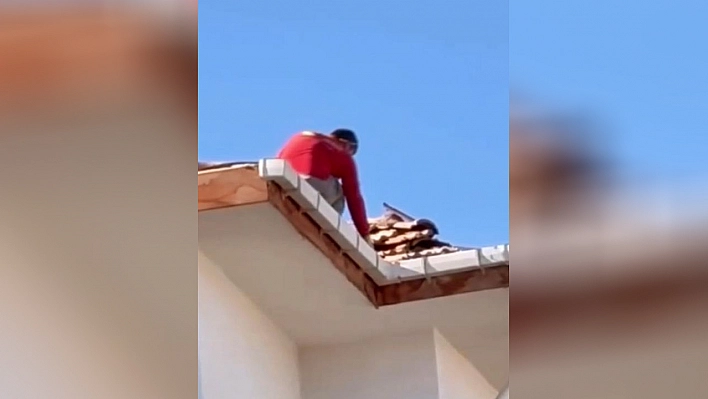 Elâzığ'da çatıda güvenlik önlemi olmadan çalıştılar