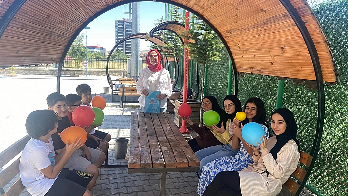 Elazığ'da Çocuklar Yaz Okullarıyla Hem Eğleniyor Hem Öğreniyor