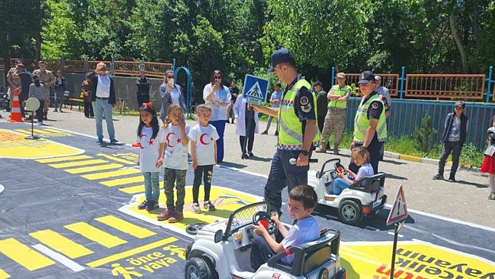 Elazığ'da Çocuklara Trafik Eğitimi Verildi