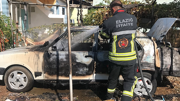 Elazığ'da Depoyla Birlikte Otomobil De Küle Döndü