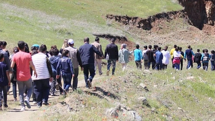 Elazığ'da Doğa Yürüyüşü Düzenlendi