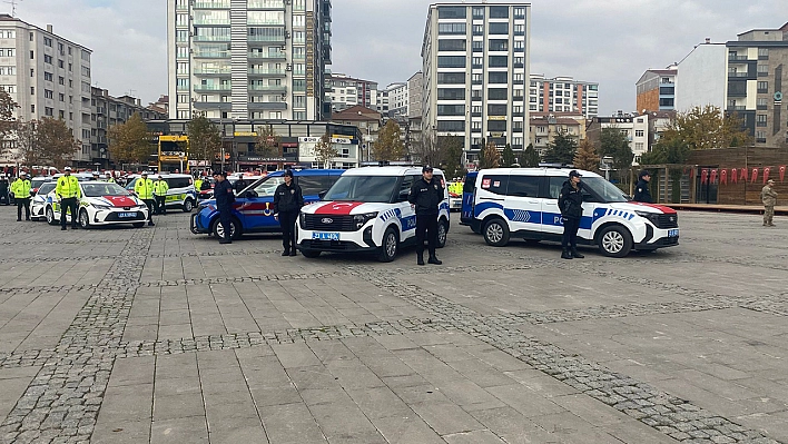 Elazığ'da Emniyet ve Jandarma Teşkilatına 84 Yeni Araç Teslim Edildi