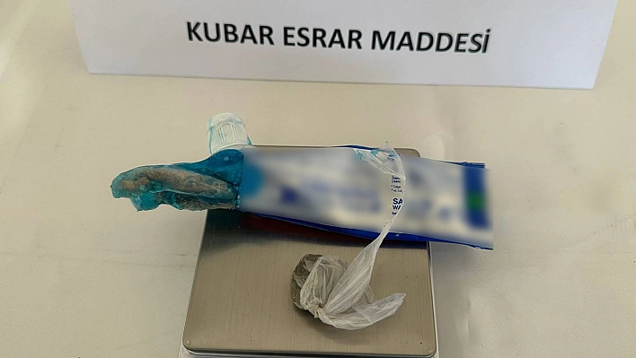 Elazığ'da esrarı diş macununa sakladılar