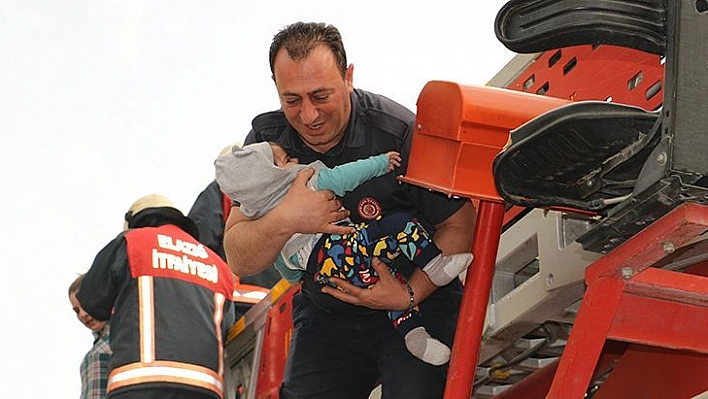 Elazığ'da Ev Yangını: 6 Kişi İtfaiye Tarafından Kurtarıldı