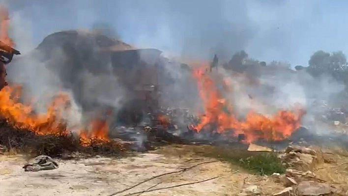 Elazığ'da facia! 750 yıllık kervansaray alevlere teslim oldu: 2 kişi yaralandı