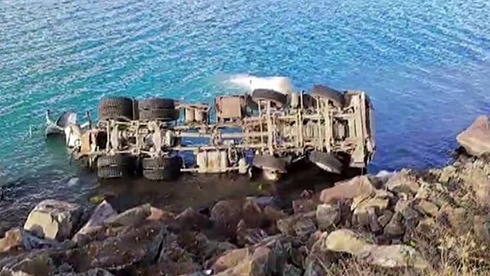 Elazığ'da facia! Beton mikseri göle uçtu