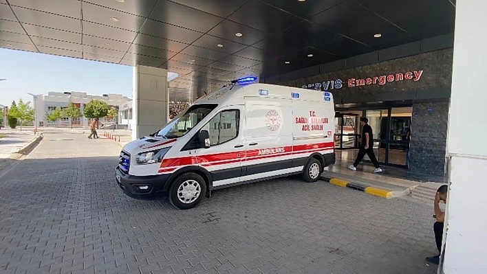 Elazığ'da feci kaza: 2'si ağır 4 yaralı
