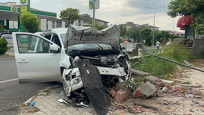 Elazığ'da feci kaza: 3 yaralı
