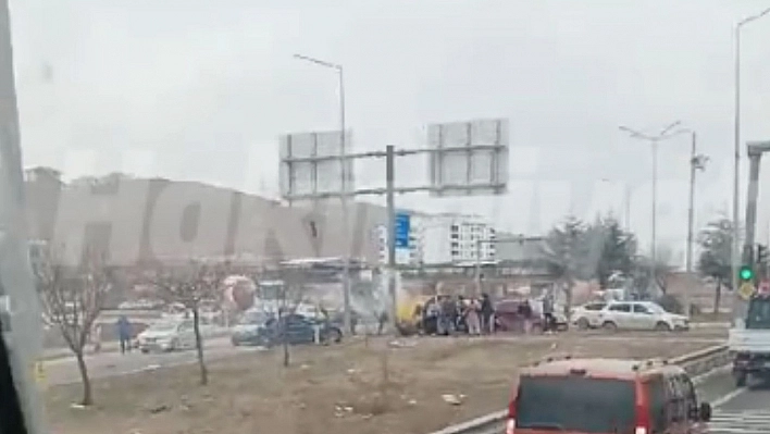 Elazığ'da feci kaza: Yaralılar var