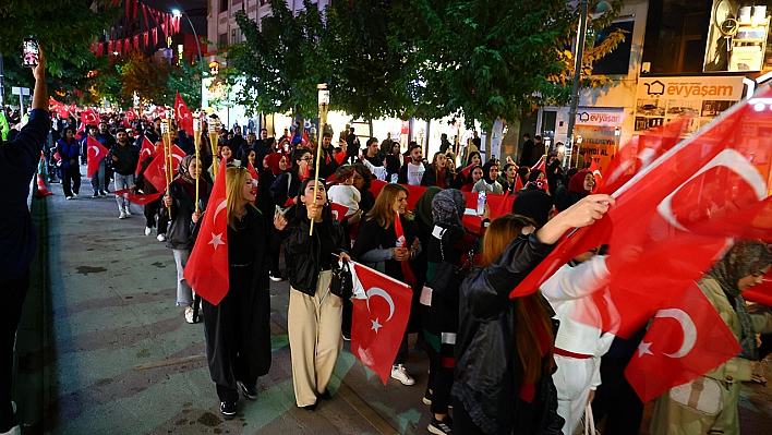 Elazığ'da 'Fener Alayı' yürüyüşü