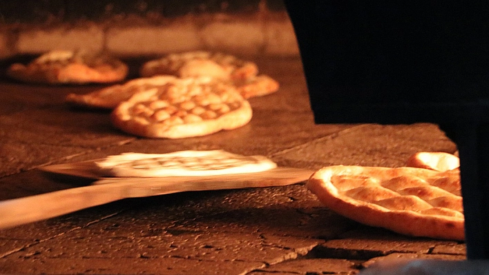 Elazığ'da fırıncılar ekmek fiyatlarını değerlendirdi