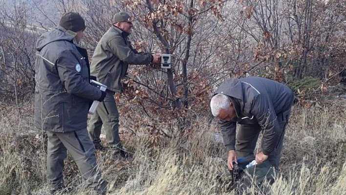 Elazığ'da fotokapanların bakımları yapıldı