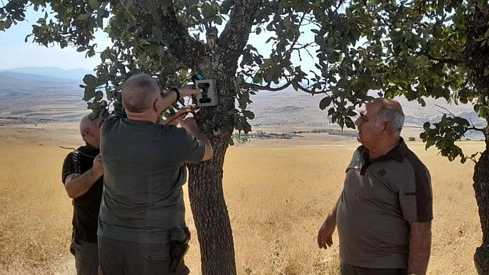 Elazığ'da fotokapanların bakımı yapıldı