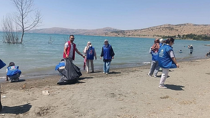 Elazığ'da Gençlerden Örnek Davranış