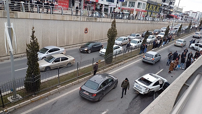 Elazığ'da Görenleri Hayrete Düşüren Kaza!