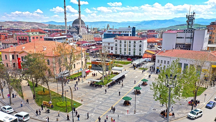 Elazığ'da Gözler Pazartesiye Çevrildi