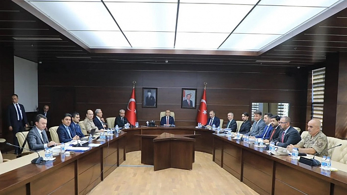 Elazığ'da güvenlik ve barınma tedbirleri toplantısı yapıldı