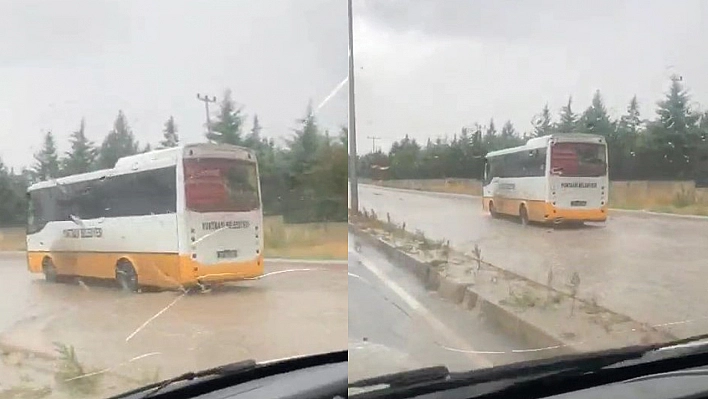 Elazığ'da Halk Otobüsü Yağmur Suyunda Mahsur Kaldı!