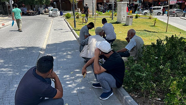 Elazığ'da Hayat Onlar İçin Daha Zor