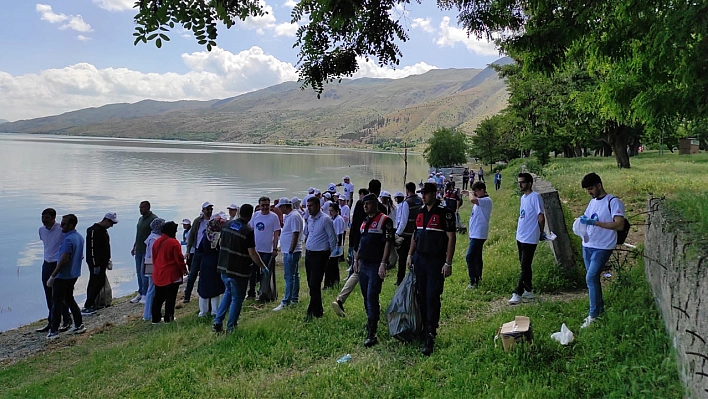 Elazığ'da Hazar Gölü çevresi temizlendi