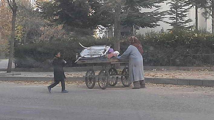 Elazığ'da hurdacılık yapan hasta kadın eşine, torununa ve çocuklarına bakıyor