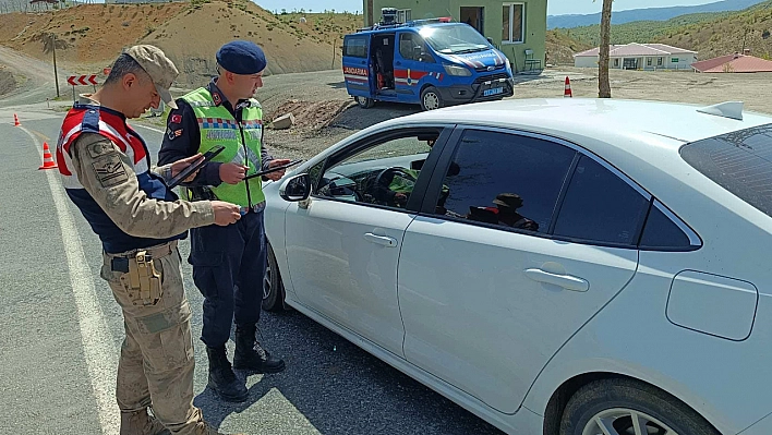 Elazığ'da Huzurlu Sokaklar Narkotik Uygulamasında 33 Şahıs Yakalandı