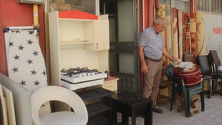 Elazığ'da ikinci el ve spotçular öğrencileri bekliyor