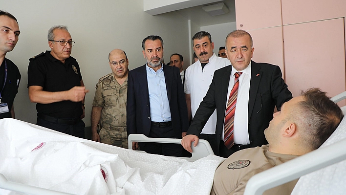 Elazığ'da il protokolü çatışmada yaralanan polisi ziyaret etti