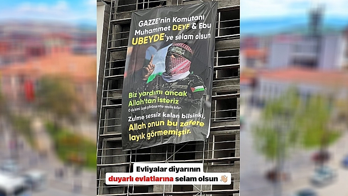 Elazığ'da İnşaat Halindeki Binaya Asılan Dev Pankart