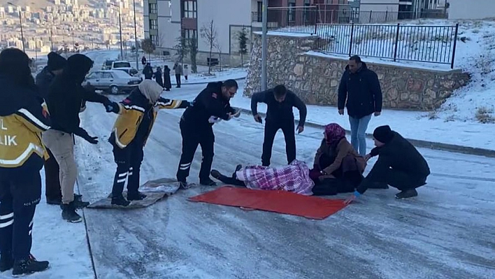 Elazığ'da insan zinciri!