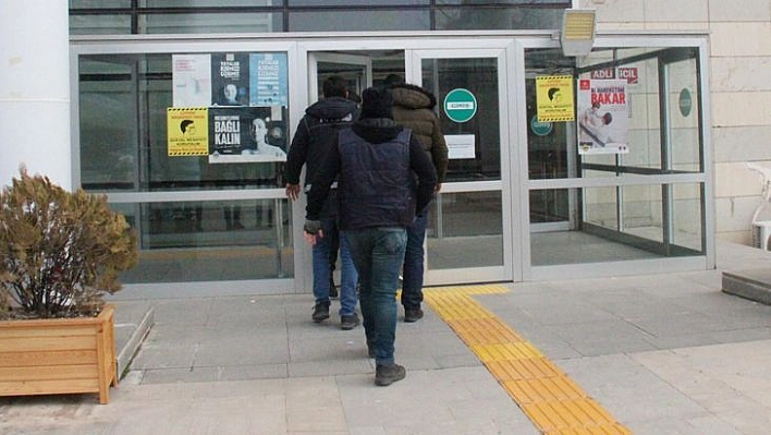 Elazığ'da İş Yerinden Hırsızlık Yapan 2 Şüpheli Yakalandı