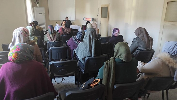 Elazığ'da 'İslam'da Aile Ve Kadın' Semineri Düzenlendi