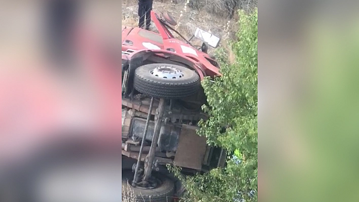 Elazığ'da itfaiye ekipleri kaza yaptı