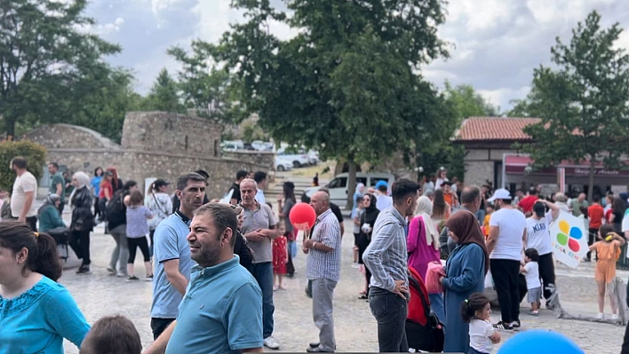 Elazığ'da Jandarmadan Uçurtma Şenliği