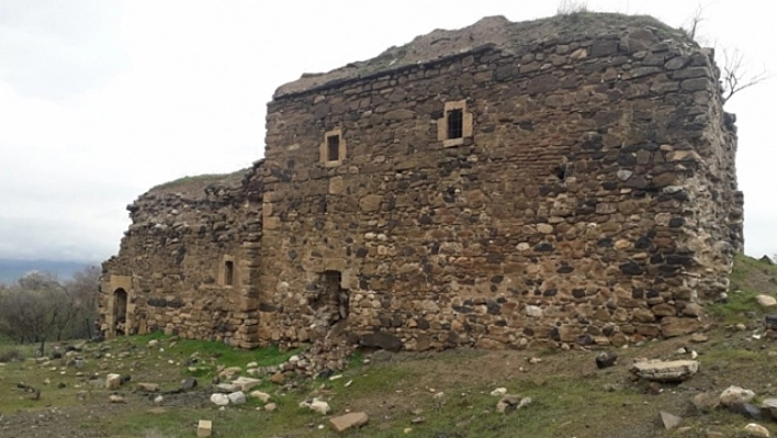 Elazığ'da kaderine terk edilen manastır