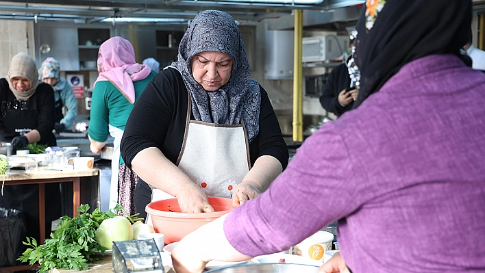 Elazığ'da kadın elinden yöresel yemek yarışması renkli görüntülere sahne oldu