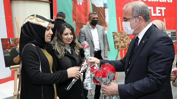 Elazığ'da 'Kadın Ve Yaşam' Konulu Fotoğraf Yarışması Eserleri Sergilendi