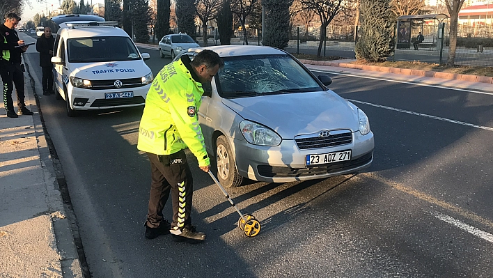 Elazığ'da Kadın Yayaya Otomobil Çarptı